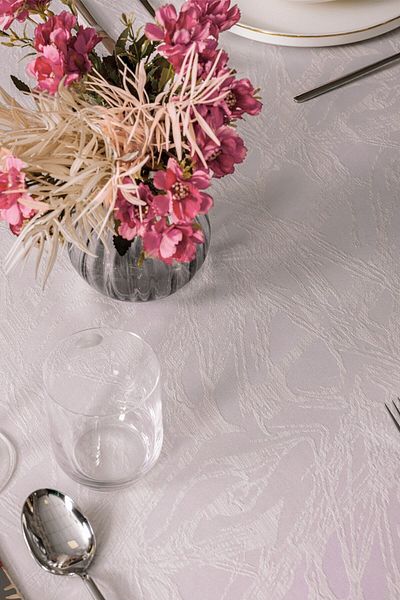Cotton Box Jacquard Carefree Tablecloth Lavinia Lavender 155x160