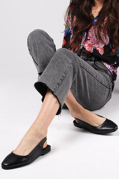 Mio Gusto Flache Ballerina-Schuhe für Damen von Ally in Schwarz mit offenem Rücken