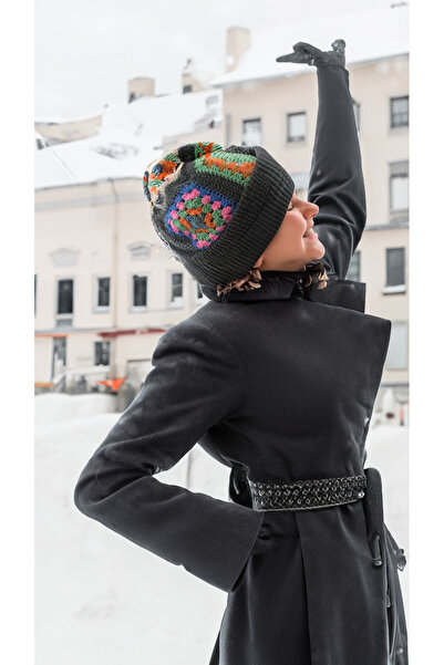 drt tasarım قبعة رمادية مربعة الشكل محبوكة يدويًا