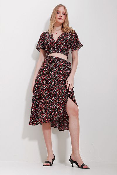 Trend Alaçatı Stili Women's Black Double-breasted Collar Floral Patterned Blouse and Ruffled Skirt Woven Viscose Suit ALC-X11592
