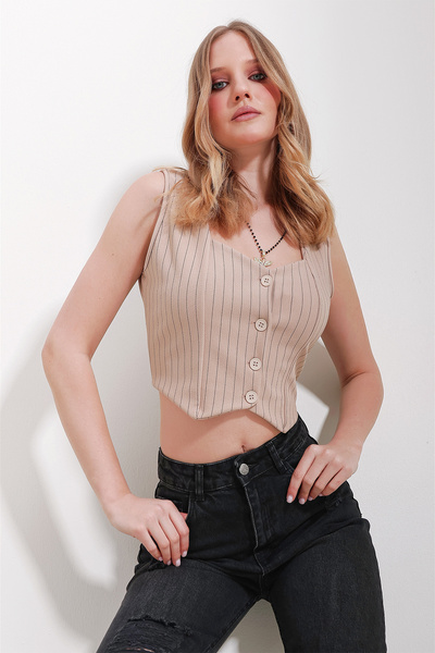 Trend Alaçatı Stili Dámská béžová proužkovaná vesta s černým srdcem ALC-X10151