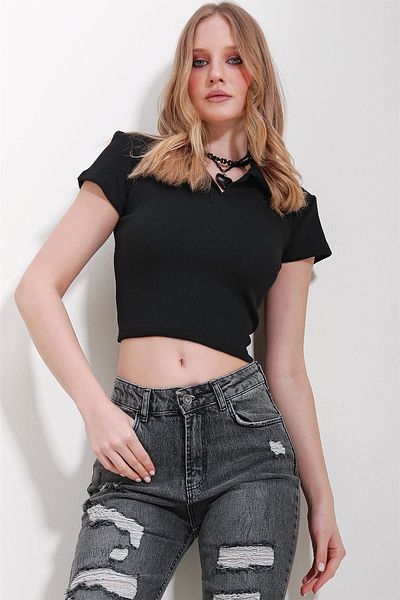 Trend Alaçatı Stili Woman's Black Polo Collar Basic Crop Blouse ALC-X11548