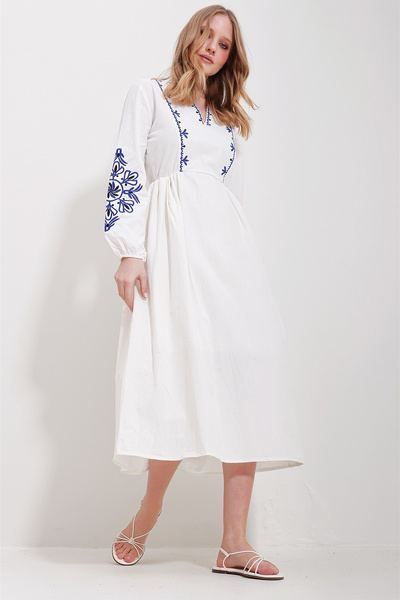 Trend Alaçatı Stili Γυναικείο Λευκό Φόρεμα Μίντι με Φόδρα με V λαιμόκοψη ALC-X11569