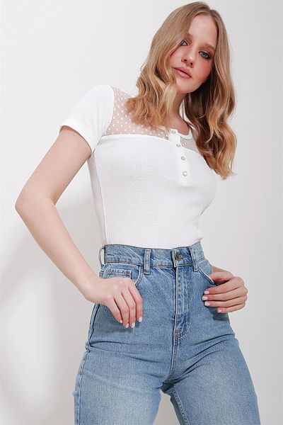 Trend Alaçatı Stili Woman's White Crew Neck Tulle Detailed Snap Closure Blouse ALC-X11580