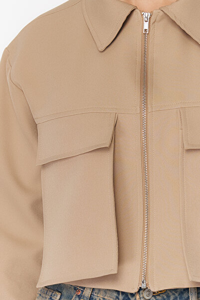 Trendyol Collection Mink zsebes részletes cipzáras Crop szőtt kabát TWOSS24CE00031