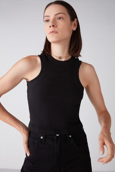 GRIMELANGE Janette Damen-Unterhemd mit Neckholder, unregelmäßigem, geripptem, flexiblem Stoff, körperbetont, schwarz