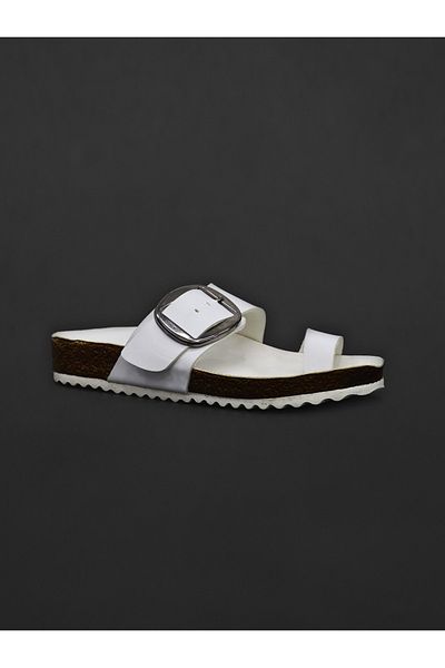 COMFORT OF PANTOFOLE Λευκές σαγιονάρες με σόλα από φελλό με μεγάλη πόρπη