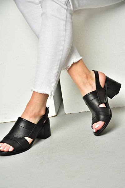 Fox Shoes P555452303 Black Genuine Leather Thick Heeled Women's Sandals