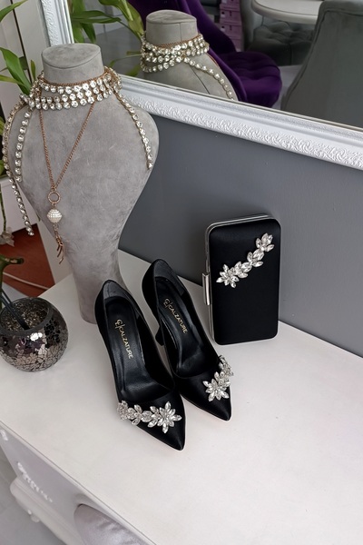 LA CALZATURE Černá saténová taška Set 11cm šampaňské podpatky Star Stone jehlové dámské boty