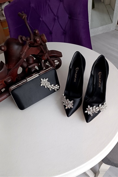 LA CALZATURE Černá saténová taška Set 11cm šampaňské podpatky Star Stone jehlové dámské boty