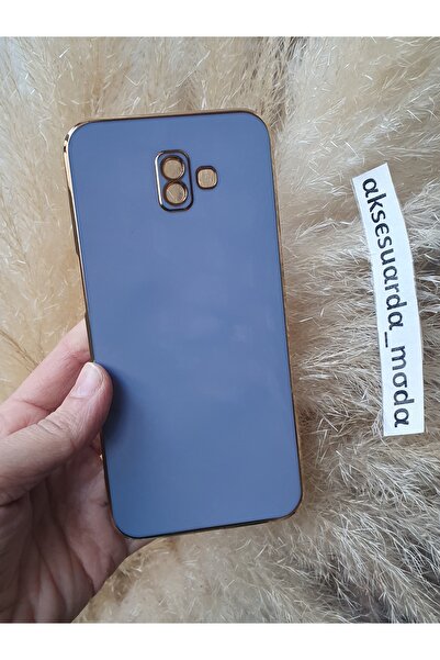Aksesuarda Moda Samsung J6 Plus Uyumlu Gold Detaylı Lazer Kesim Kılıf