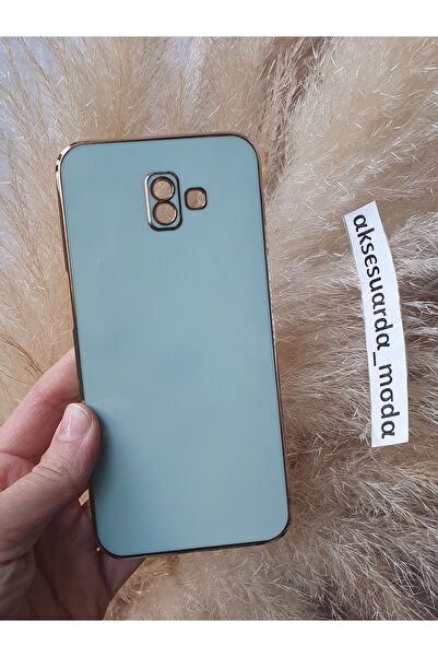 Aksesuarda Moda Samsung J6 Plus Uyumlu Gold Detaylı Lazer Kesim Kılıf