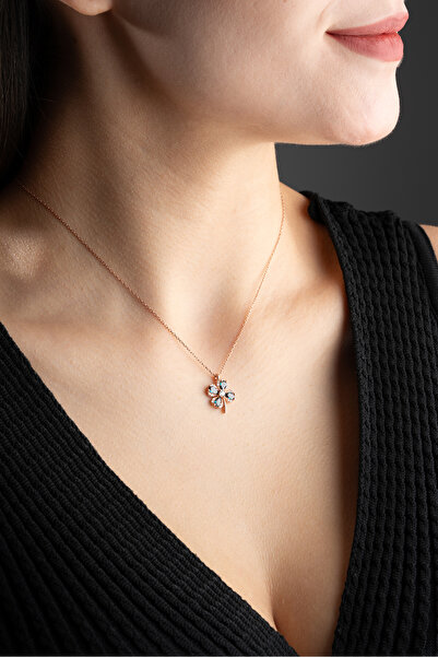 ESSARE 925 Ayar Gümüş Mistik Topaz Taşlı Dört Yapraklı Şans Yonca Kolye