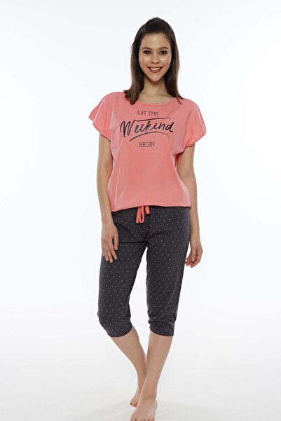 VİENETTA Pamuklu Düşük Omuzlu Yırtmac Yarasa Kol Buzgulu Kaprili Pijama Takım
, 009235