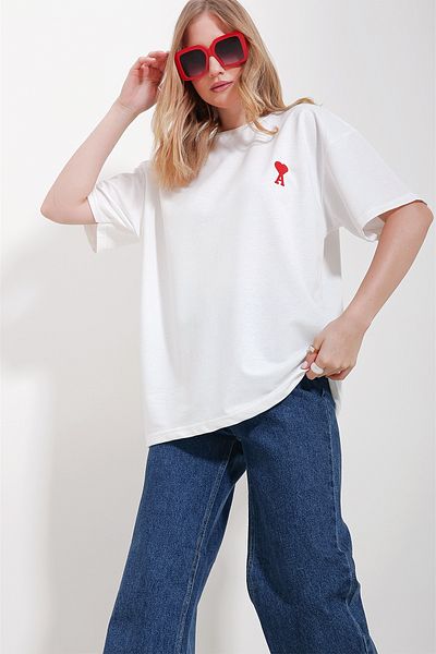 Trend Alaçatı Stili Women's White Crew Neck Heart A Embroidered Two Thread Oversize T-Shirt ALC-X11586