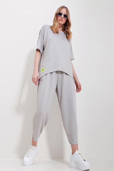 Trend Alaçatı Stili Women's Stone Crew Neck Asymmetric Cut Embroidered Blouse and Trousers Set ALC-X11604
