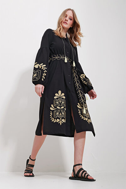 Trend Alaçatı Stili Dámské černé plátěné šaty s vysokým límečkem a dvojitým rozparkem ALC-X11570