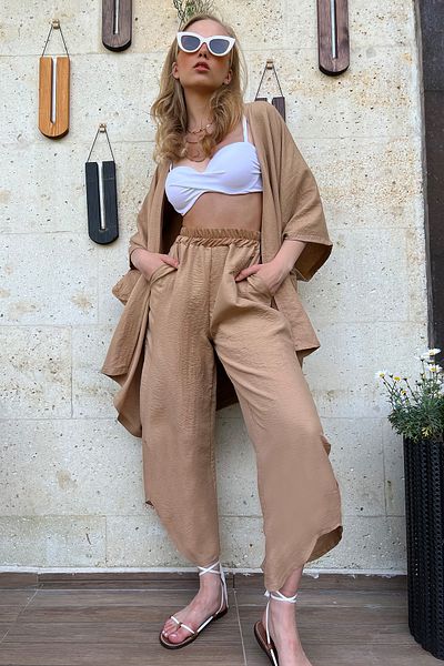 Trend Alaçatı Stili Beiges Doppelset aus Hose und Jacke mit Beinschlitz für Damen, selbststrukturiert, ALC-752-001