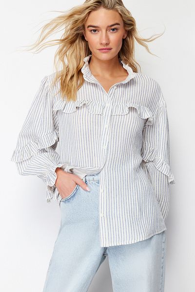 Trendyol Collection Ecru gestreiftes Hemd aus gewebtem Musselin mit Rüschendetail TWOSS24GO00081