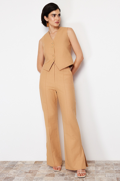 Trendyol Collection بنطلون منسوج من الكتان بقصة مستقيمة/مستقيمة من Camel TWOS...