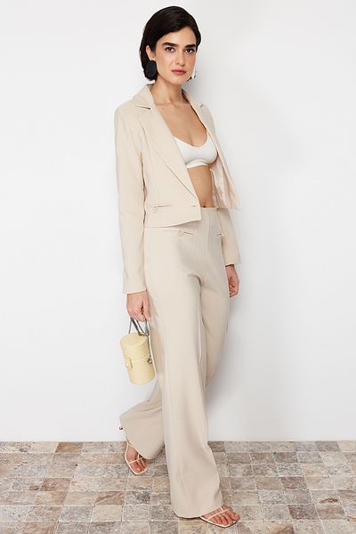 Trendyol Collection Ecru prémium minőségű Fine Crop szőtt blézerkabát TWOSS24BC00036
