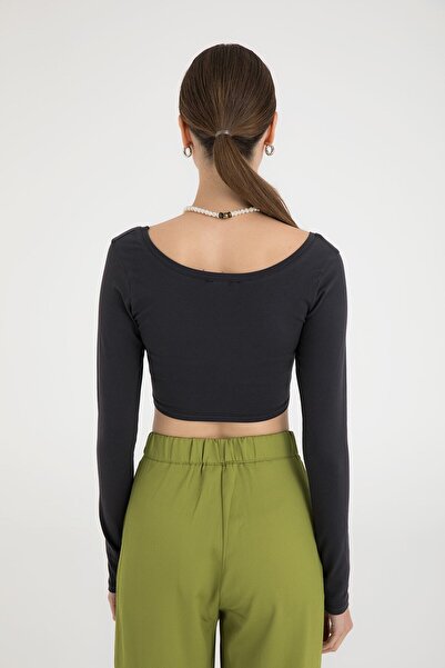 SHEISMONO Κοντή μπλούζα από καπνιστό βαμβάκι - Οβάλ γιακάς