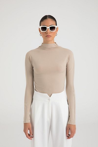 SHEISMONO Μπλούζα με μπεζ χρώμα Soft Touch με μισό λαιμό