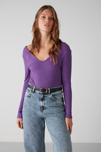 GRIMELANGE Felıccia țesătură cu aspect de tricotaj pentru femei, cu nervuri late, textura flexibilă, corp mov cu șase capse