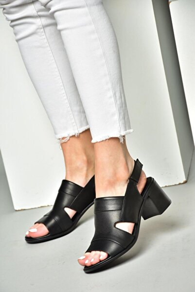 Fox Shoes P555452303 Black Genuine Leather Thick Heeled Women's Sandals