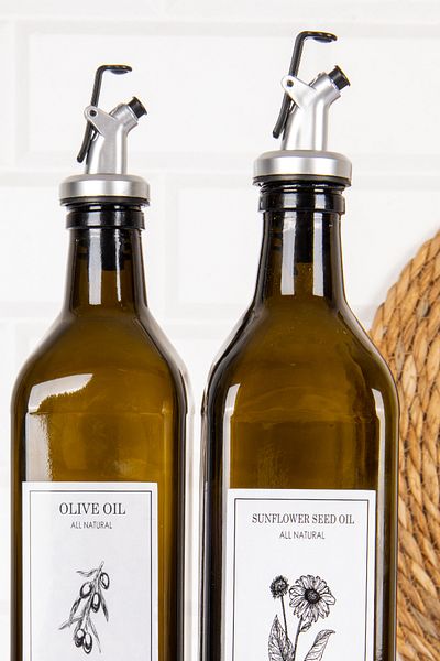 DNS HOME Set of 2 Amber Glass Oil Pot with Wooden Stand Olive Oil Sunflower Oil Bottle Gray Lock Cap Oil Bowl 750 ml