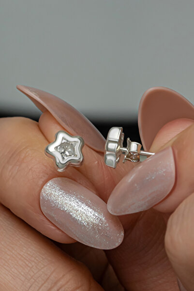 Nereze 925 Ayar Gümüş Rodyum Kaplama Beyaz Taşlı Yıldız Küpe