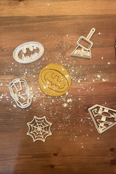 Kazanova Design مجموعة قوالب البسكويت وعجينة اللعب سوبر هيرو (5 قطع)