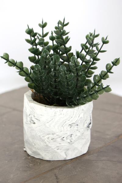 Yapay Çiçek Deposu Beton Saksıda Yapay Masa Çiçeği Model 24