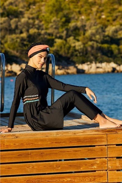 Adasea Дамски черен бански костюм с дизайн от ликра Modest