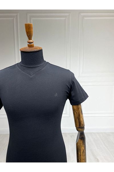 Sarar Tricou negru de bază cu decolteu în V