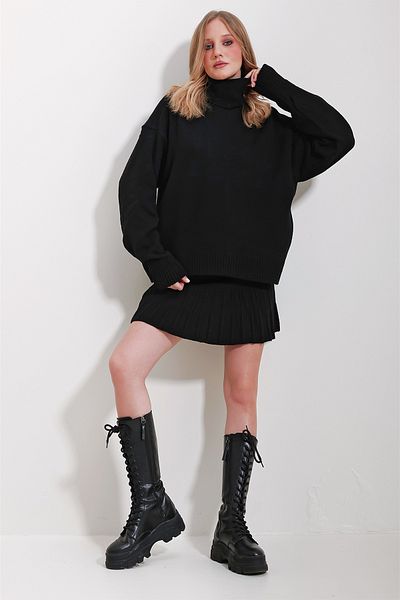 Trend Alaçatı Stili Woman's Black Turtleneck Sweater and Pleated Skirt Set ALC-X11603