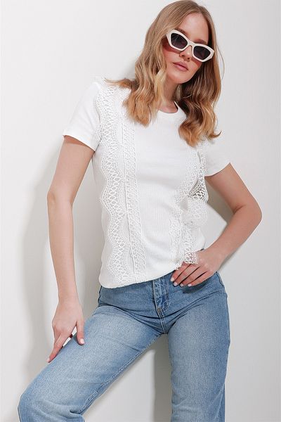 Trend Alaçatı Stili Woman's White Crew Neck Guipure Detailed Blouse ALC-X11581