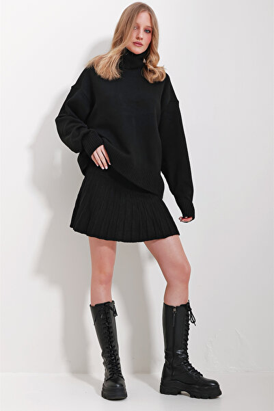 Trend Alaçatı Stili Női fekete garbós pulóver és redős szoknya szett ALC-X11603