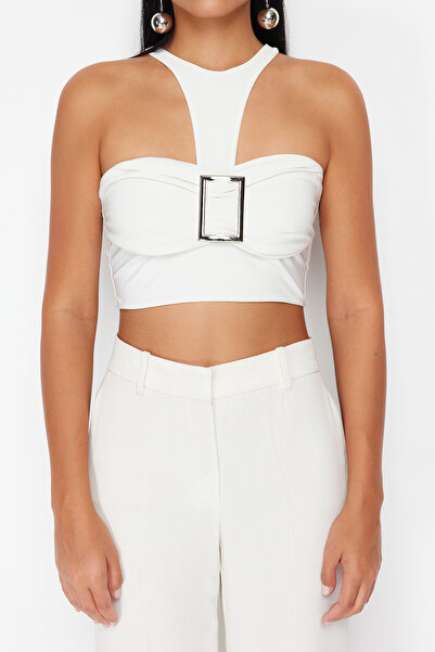 Trendyol Collection White Knitted Crop Bustier – svatební doplněk, TPRSS23BS00088