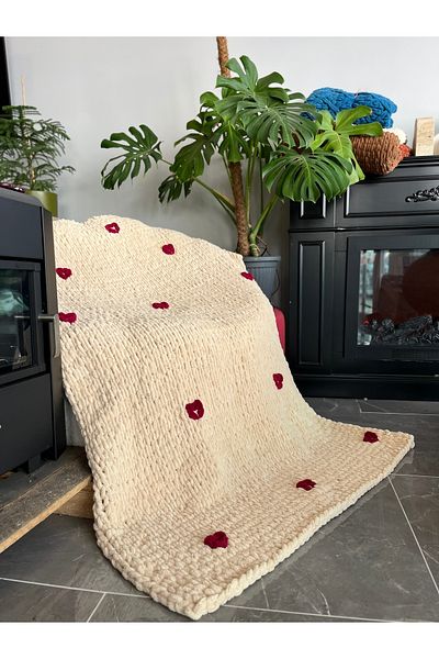 Missworble Puffy Hand Knitted Tv Blanket Heart Pattern Valentine's Day Cream