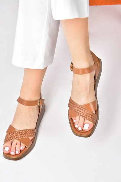 Fox Shoes Denní dámské sandály z pravé kůže s křížovým řemínkem M291031503