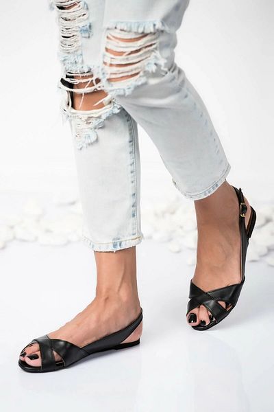 Fox Shoes Чорні жіночі босоніжки 9726106609