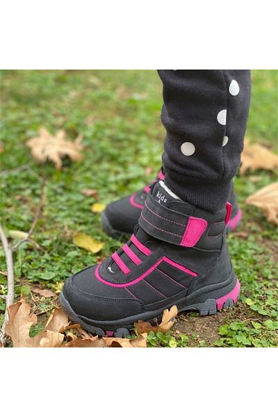 kids A more Yukon Velcro and Elastic Fur Inside Girl's Leather Boots Black