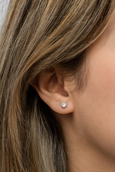 Nereze 925 Ayar Gümüş Rodyum Kaplama Beyaz Taşlı 5 mm Tektaş Küpe