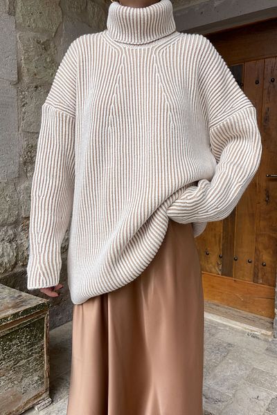 MAGARDE Reglan Turtleneck Sweater - BEIGE