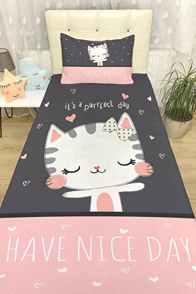 EVPANYA Fiyonklu Beyaz Kedi Desenli Yatak Örtüsü ve Yastık Kılıfı