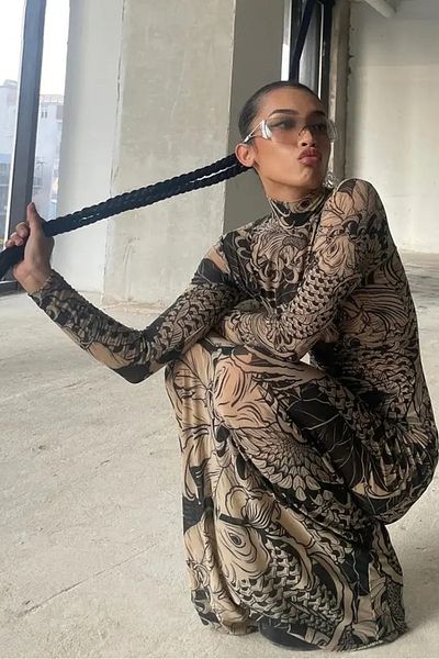 World Fashion Trends Εύκαμπτο τούλι φόρεμα και εσωτερικό με σχέδιο ψαριού με τατουάζ