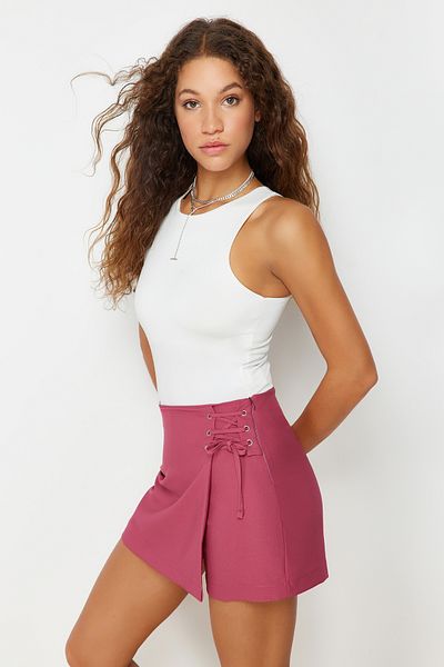 Trendyol Collection Lilafarbener gewebter Shortsrock mit Einfassung und Ösendetails TWOAW21SR0038