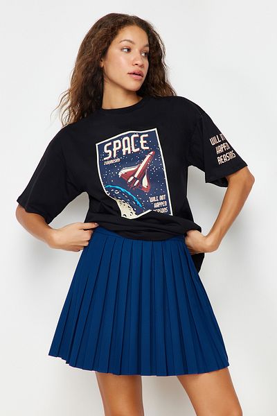 Trendyol Collection Černé oversize tričko Space Printed - Crew Neck, 100% bavlna - Twoss21ts3663