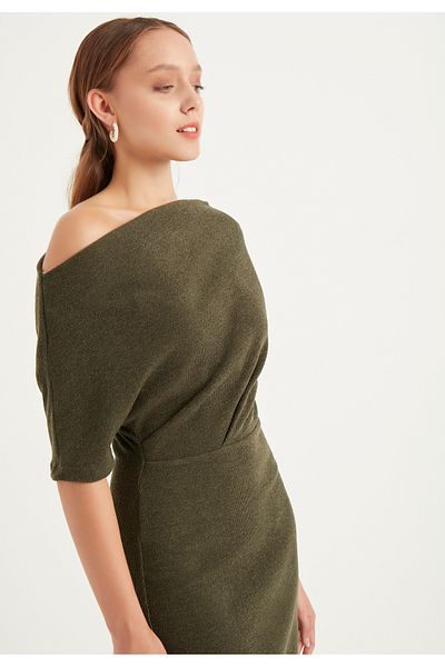 Herita Kleid mit tiefen Schultern